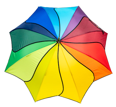 Paraply i regnbue farver